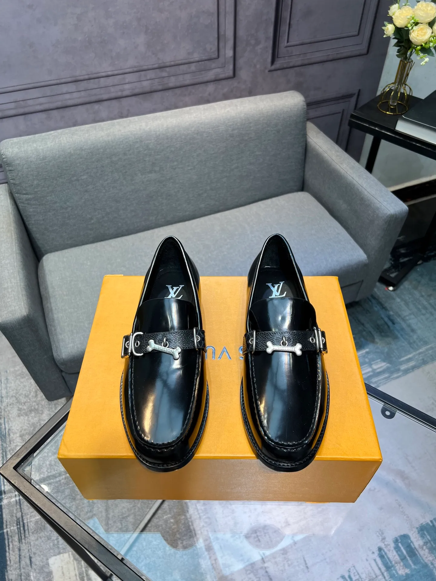 Men's shoes 💰960 LV top luxury brand, high-quality men's business formal leather shoes, imported genuine leather soles! Customized imported leather, the first layer of open-edge beaded lacquered cowhide, the texture is incomparable, the imported cowhide lining, high-end high-end shoes, don't miss it! size:39-44 (Male 38 45 46 customized)